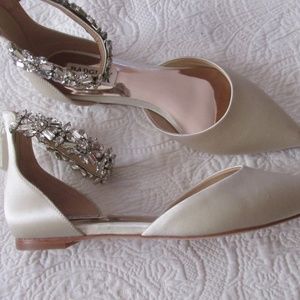 Badgely Mischka Ivory satin flat Rhinestone Shoe 6